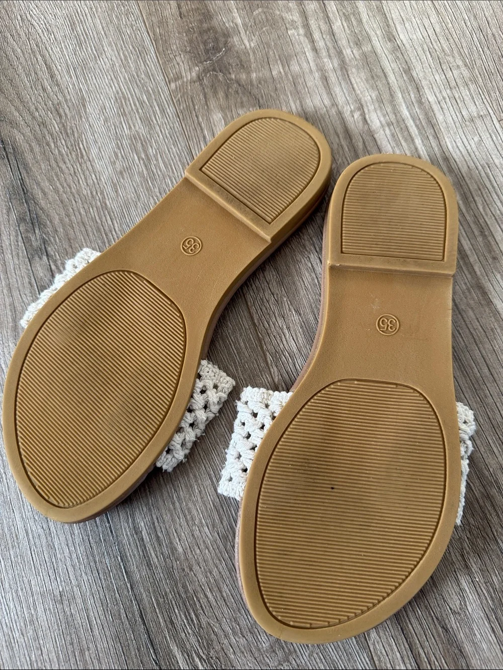 GOJOGOLO Girls Flip Flops, Cream / Ivory Woven Upper Design Size 3